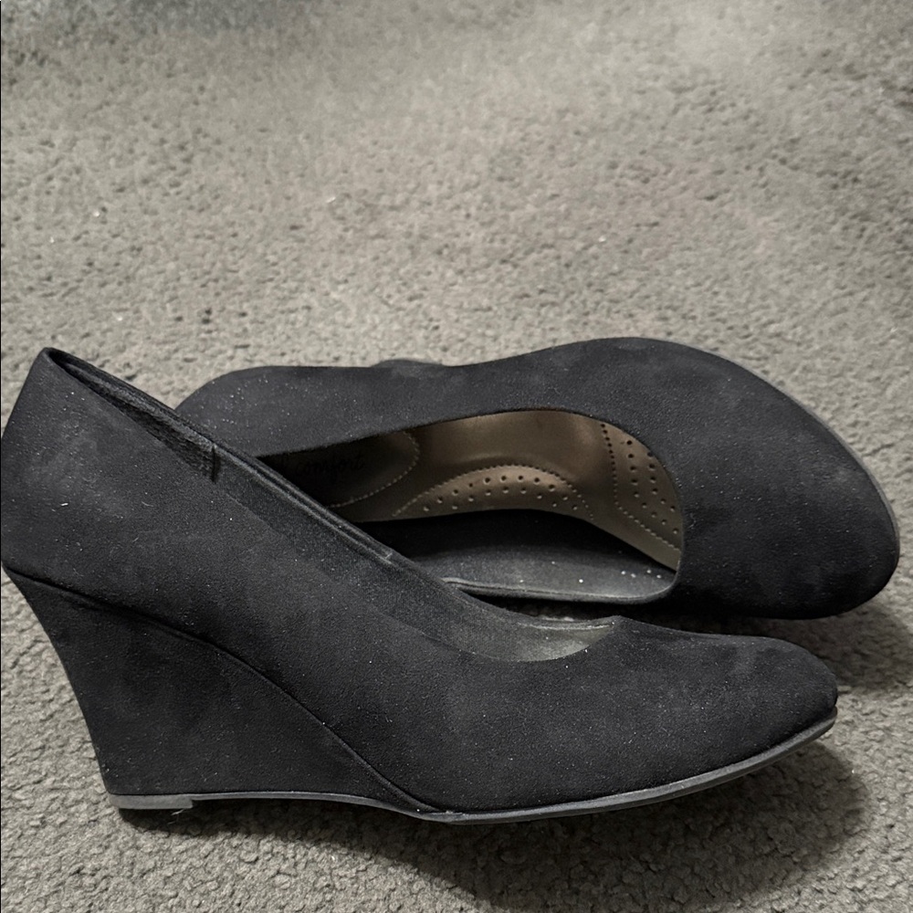 Elegant Black Wedge Heels